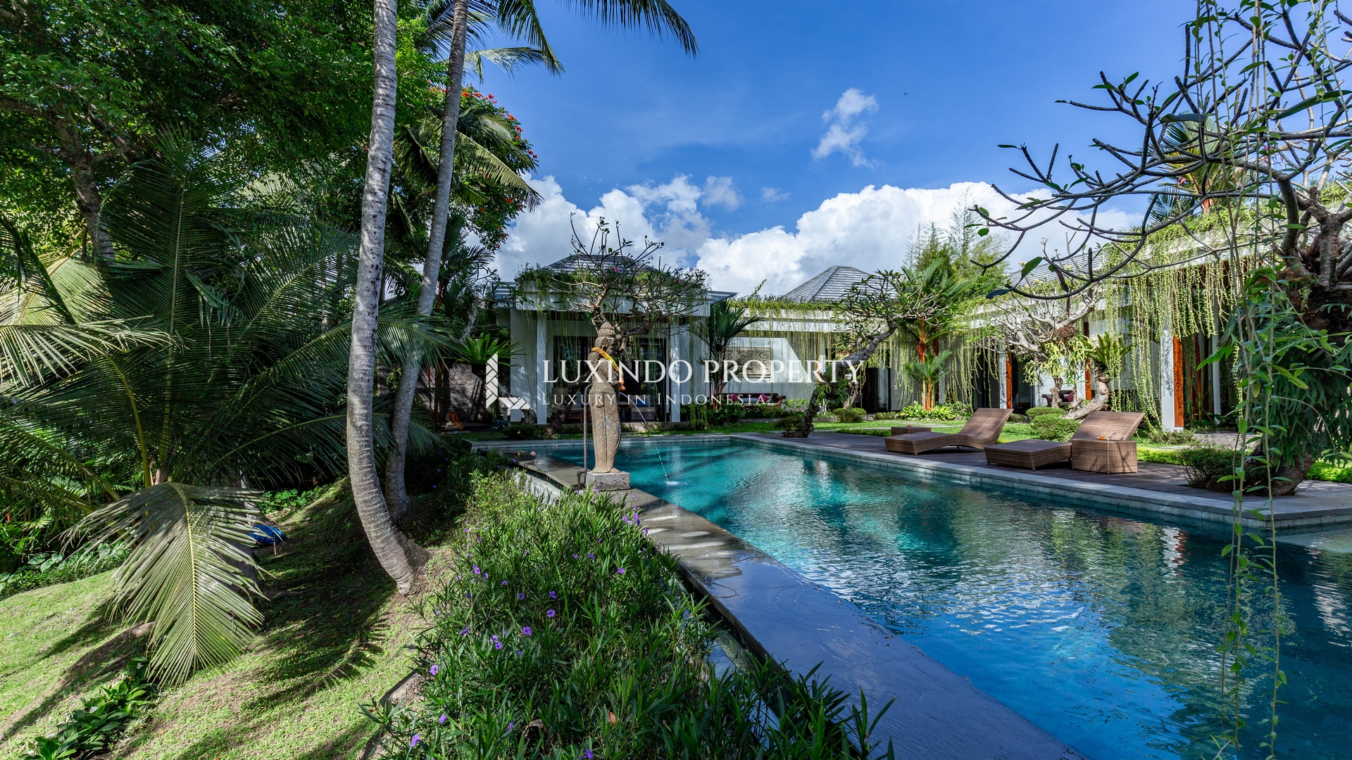 UBUD – 4 BEDROOM VILLA FOR LEASEHOLD SALE WITH RICE FIELD AND JUNGLE VIEW (LHV806)